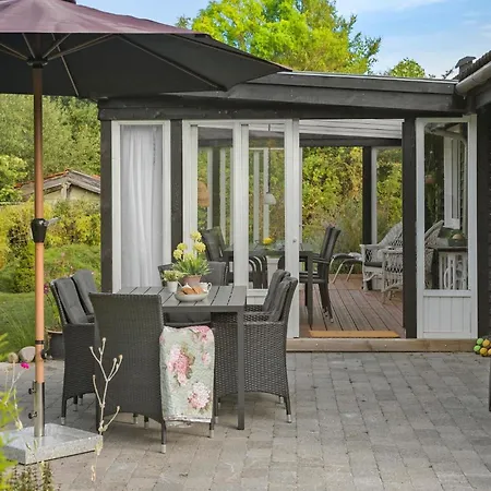 Vakantiehuis Amazing In With Kitchen