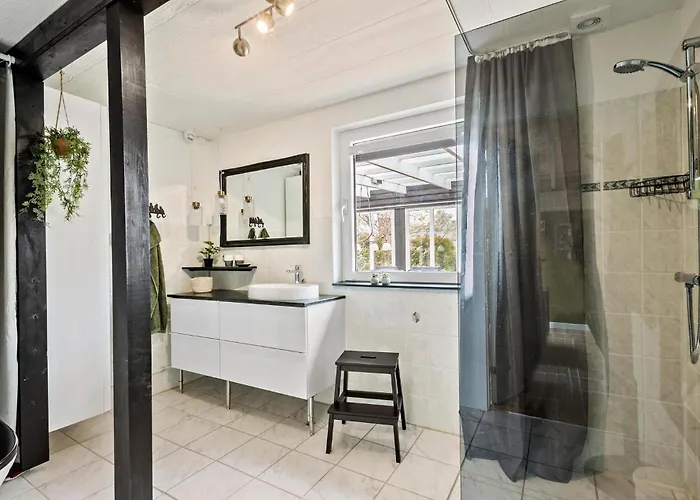 Vakantiehuis Amazing In With Kitchen